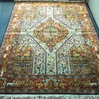 Копринен килим от Кашмир