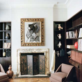 Бяла врата във всекидневната