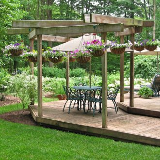 Дървен декор на входната врата