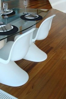 Водоустойчив ламинат в трапезарията