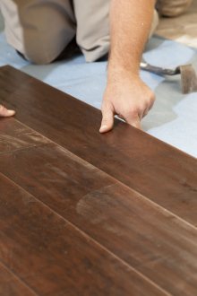 Полагане на водоустойчив ламинат