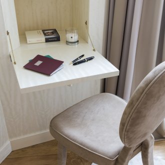 Сгъваема малка маса