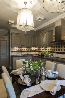 Класическа кухня в сиви тонове