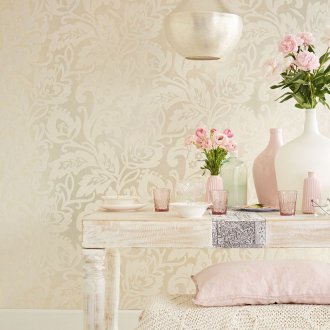 Table decoration with white napkins