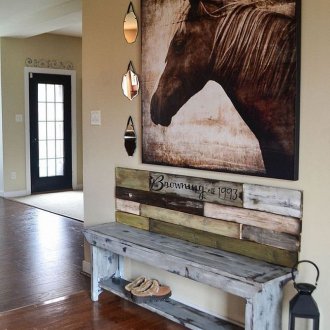 Снимка на кон в коридора