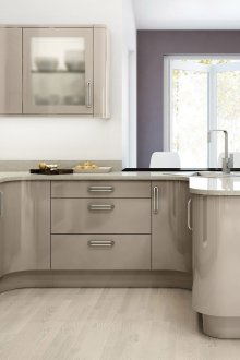Сива бежова кухня