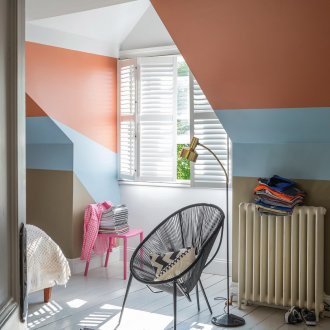 Полу-гланцова боя в интериора