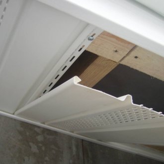 지붕용 천공된 처마밑면