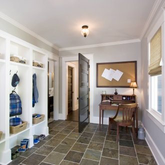 Секционен гардероб в коридора