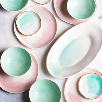 Glazed soap dish for a bathroom