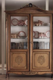 Издълбан гардероб за чинии