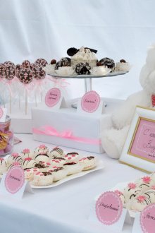 Decoración de fiesta infantil en blanco