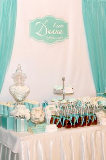 The design of the children's table in turquoise color