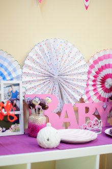 Виолетов цвят в интериора на спалнята