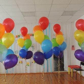 Decoration of a children's holiday with balloons