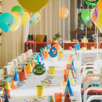 Themed decoration of a children's table for the holiday