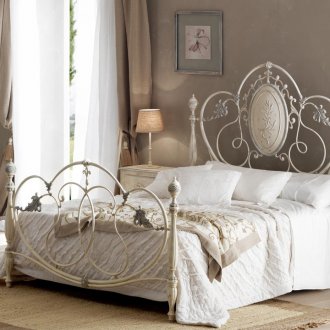 Бяло изкуство за коване на легло