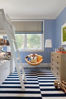 Черно-бял килим в детската стая