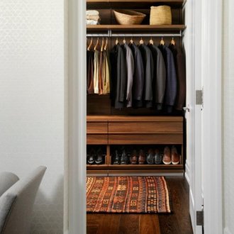 Килим в съблекалнята