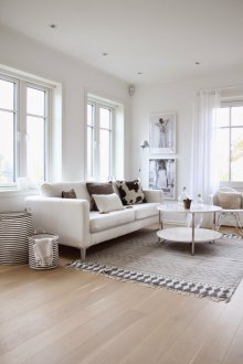 Сив килим в хола