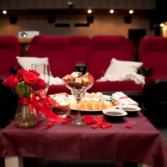 Кино романтичен декор за маса - необичайно решение