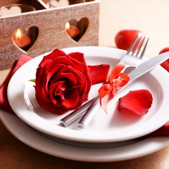 Сервировка на маса за романтична вечер