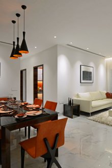 Лъскав под в хола-трапезарията