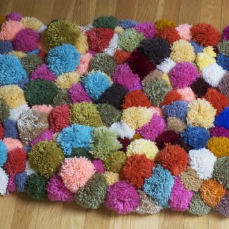 Вълнена постелка за помпони