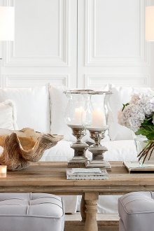 Бял диван в морски стил