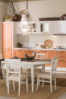 Просторна кухня във винтидж стил