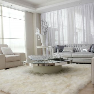 Пухкав бял килим