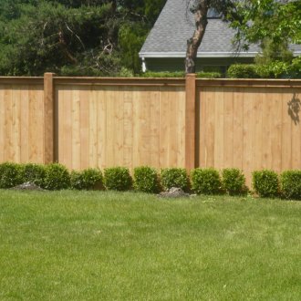 Ограда от масивно дърво