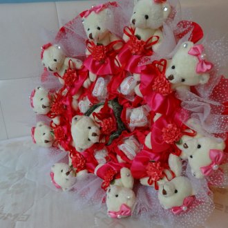 Букет от меки играчки и сладкиши