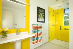 Yellow and white tiles in the bathroom