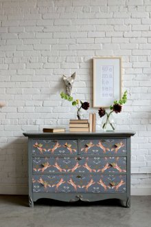 Remaking an old chest of drawers using decoupage technique