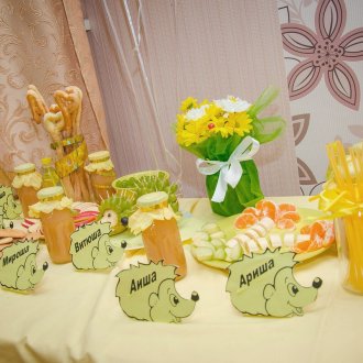 Детска маса на бюфет