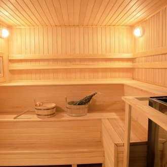 Лиственица рафтове във ваната