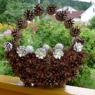 Кошница с шишарки