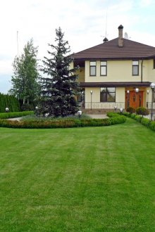 Минималистичен дизайн на двора