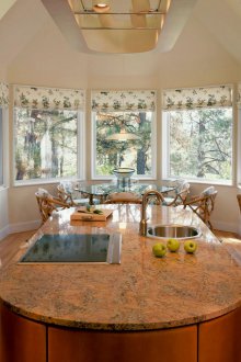 Люлякови завеси в спалнята