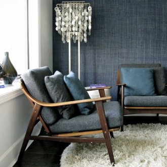 Плат под дънките на стената на хола