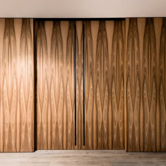 Вградена двойно крила врата