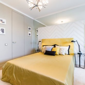 Сива скрита врата