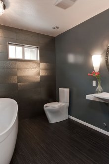 Baskom yang dipasang di dinding pada kekaki