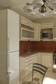 Бял хладилник на входа на кухнята