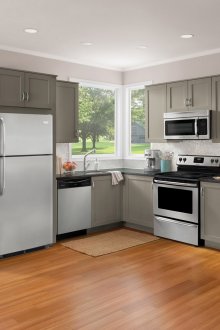 Вграден бял хладилник