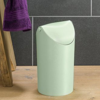 Litter bucket with swinging lid