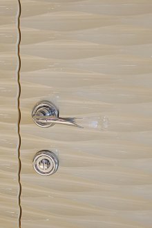 Фигурна лъскава врата