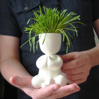 Саксия за цветя под формата на фигурка