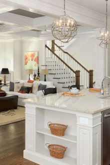 Класическа бяла островна кухня